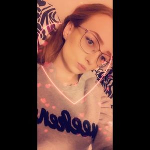 Meet your Posher, Courtney